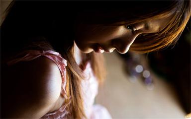 Номын дэлгүүрт танилцсан бүсгүй